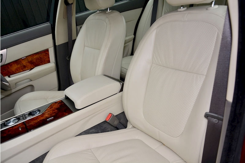 Jaguar Xf 3.0 Premium Luxury 3.0 V6 D Premium Luxury Image 11