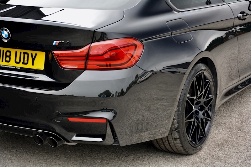 BMW M4 Competition M4 Competition Coupe 3.0 Image 11