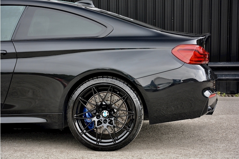 BMW M4 Competition M4 Competition Coupe 3.0 Image 17