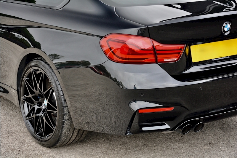 BMW M4 Competition M4 Competition Coupe 3.0 Image 18