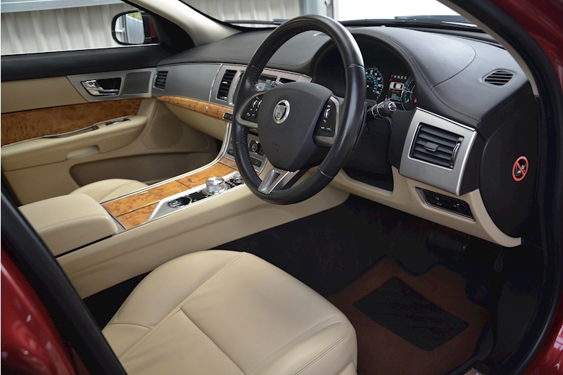 Jaguar Xf Xf D V6 Luxury 3.0 4dr Saloon Automatic Diesel Image 9