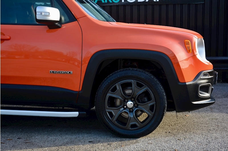 Jeep Renegade 2.0 M-JET 4X4 Limited High Specification + Full Jeep Dealer History Image 12