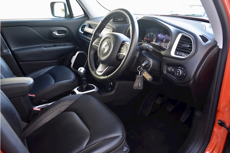 Jeep Renegade 2.0 M-JET 4X4 Limited High Specification + Full Jeep Dealer History Image 9