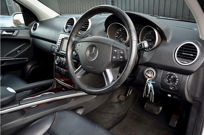 Mercedes M-Class M-Class Ml 320 Cdi Se 3.0 5dr Estate Automatic Diesel Image 7