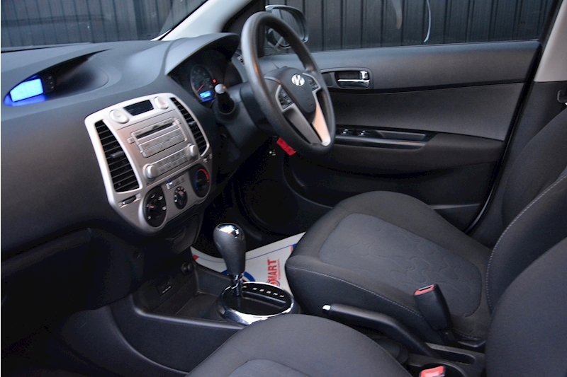 Hyundai I20 I20 Comfort Hatchback 1.4 Automatic Petrol Image 8