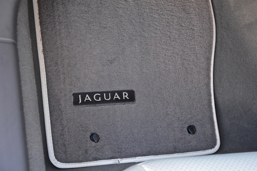 Jaguar XKR *Claret + Ivory + Massive Specification* Image 38