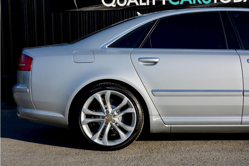 Audi S8 5.2 V10 Full Audi Dealer History + Ceramic Brakes + Adaptive Cruise Image 11