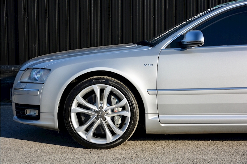 Audi S8 5.2 V10 Full Audi Dealer History + Ceramic Brakes + Adaptive Cruise Image 13