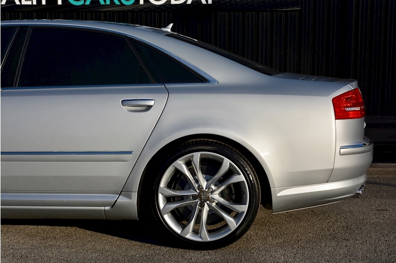 Audi S8 5.2 V10 Full Audi Dealer History + Ceramic Brakes + Adaptive Cruise Image 14