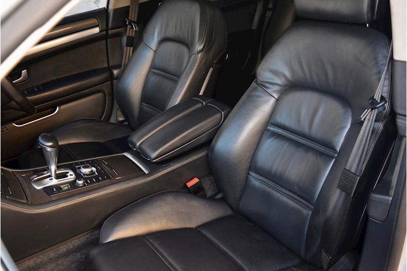 Audi S8 5.2 V10 Full Audi Dealer History + Ceramic Brakes + Adaptive Cruise Image 9