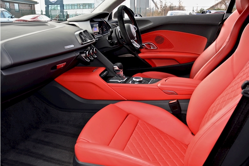 Audi R8 R8 V10 Plus Quattro 5.2 2dr Coupe Semi Auto Petrol Image 2