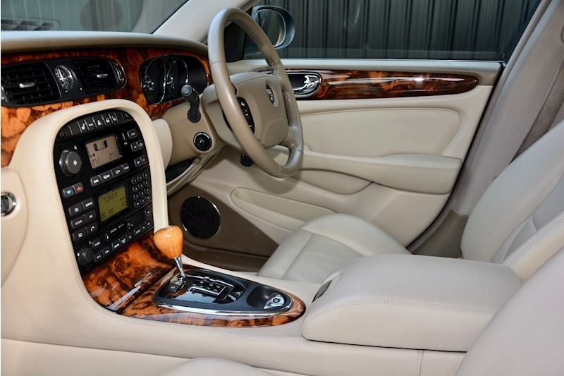 Jaguar Xj Xj V6 3.0 4dr Saloon Automatic Petrol Image 6