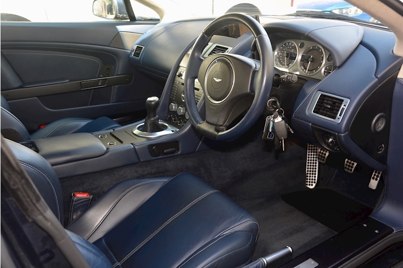 Aston Martin Vantage Vantage V8 4.3 3dr Hatchback Manual Petrol Image 5