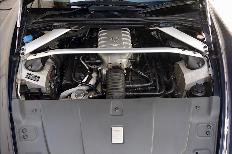 Aston Martin Vantage Vantage V8 4.3 3dr Hatchback Manual Petrol Image 11