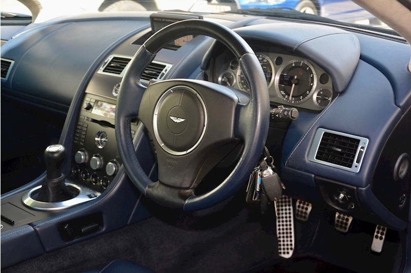Aston Martin Vantage Vantage V8 4.3 3dr Hatchback Manual Petrol Image 36
