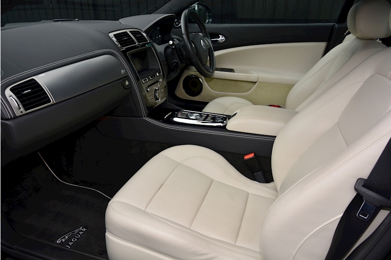 Jaguar XKR XKR 5.0 V8 Supercharged Coupe Image 2