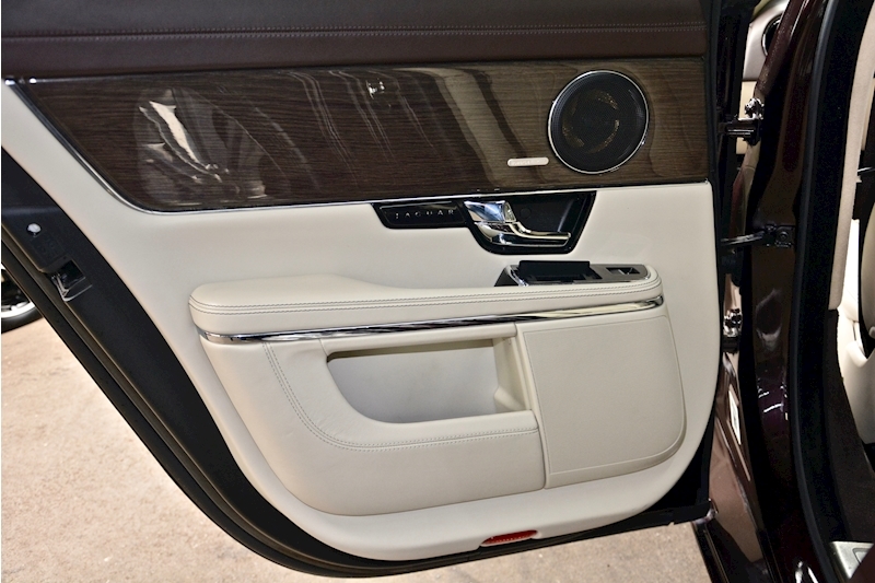 Jaguar XJ XJ Portfolio 3.0 4dr Saloon Automatic Diesel Image 27