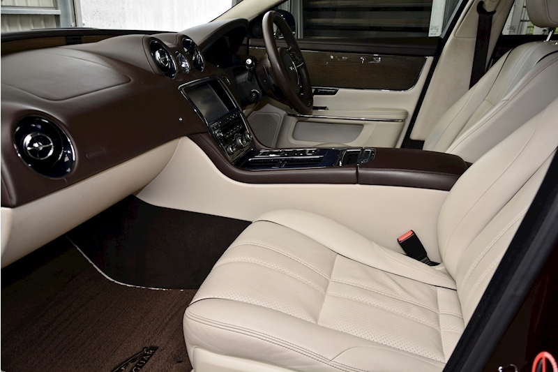 Jaguar XJ XJ Portfolio 3.0 4dr Saloon Automatic Diesel Image 2