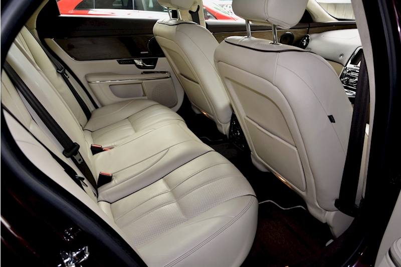 Jaguar XJ XJ Portfolio 3.0 4dr Saloon Automatic Diesel Image 37