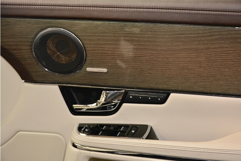 Jaguar XJ XJ Portfolio 3.0 4dr Saloon Automatic Diesel Image 38