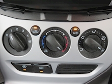 Ford Focus Zetec - Thumb 18