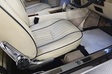 Aston Martin V8 V8 Coupe 5.7 2dr Saloon Automatic Petrol VANTAGE SPEC - Thumb 7
