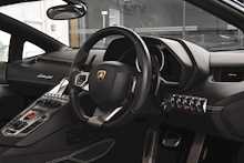 Lamborghini Aventador LP700-4 Roadster