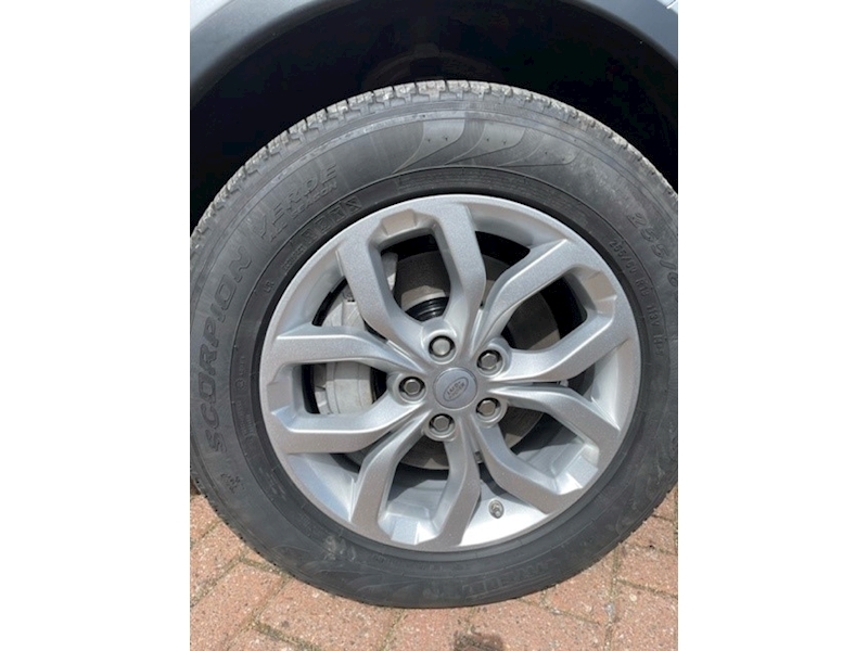 Land Rover discovery 5 SDV6 SE 5 door 3.0 8 speed Diesel