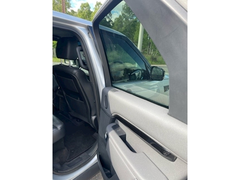 Land Rover discovery 5 SDV6 SE 5 door 3.0 8 speed Diesel