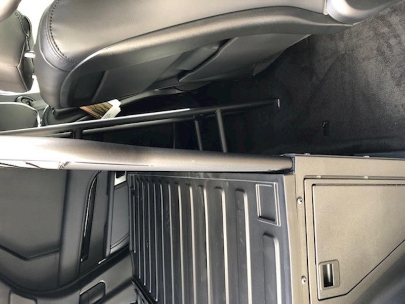 Land Rover Discovery Sdv6 Commercial Se Panel Van 3.0 Automatic Diesel