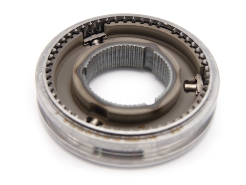 SYNCHRONIZING HUB WITH LOCKING COLLAR