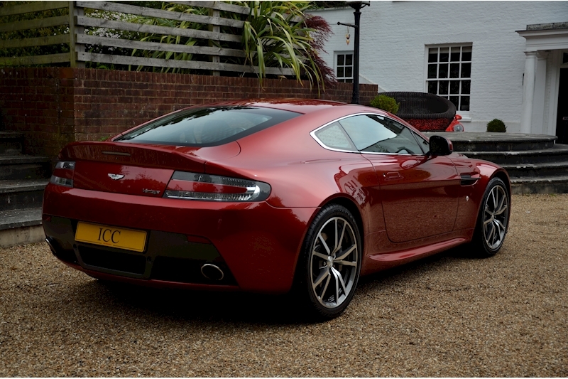 Aston Martin Vantage V8 - Large 2