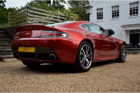 Aston Martin Vantage V8 - Large 9