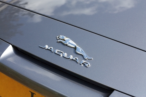 Jaguar F-Type V8 R-Dynamic - Large 54