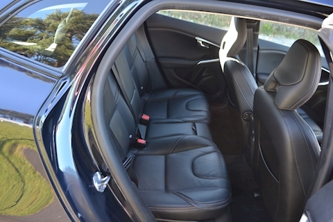 V40 Cross Country 2.0 D4 SE Nav Hatchback 5dr Diesel Geartronic (s/s) (112 g/km, 190 bhp)