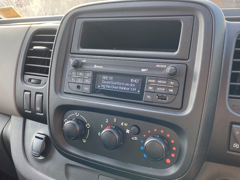 Renault Trafic 1.6 Tdi LWB Business 1.6 5dr Minibus Manual Diesel