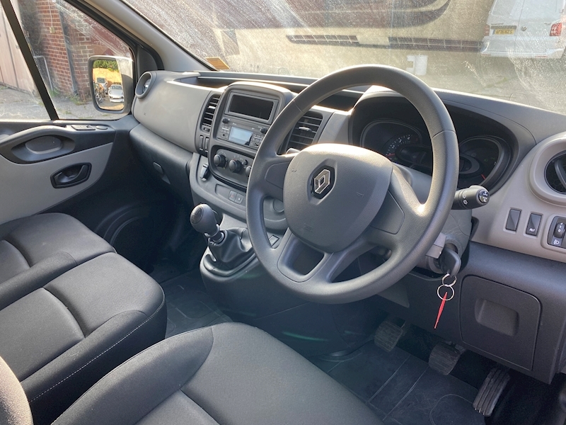 Renault Trafic 1.6 Tdi LWB Business 1.6 5dr Minibus Manual Diesel