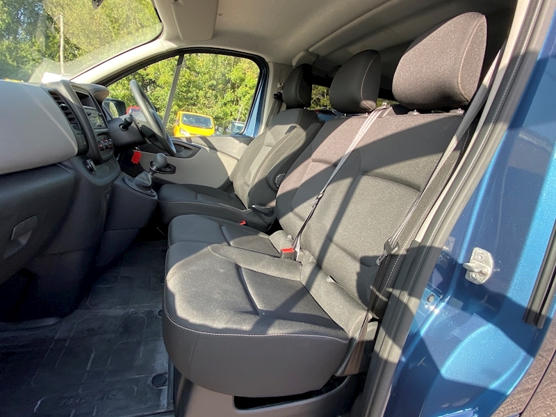 Renault Trafic 1.6 Tdi LWB Business 1.6 5dr Minibus Manual Diesel