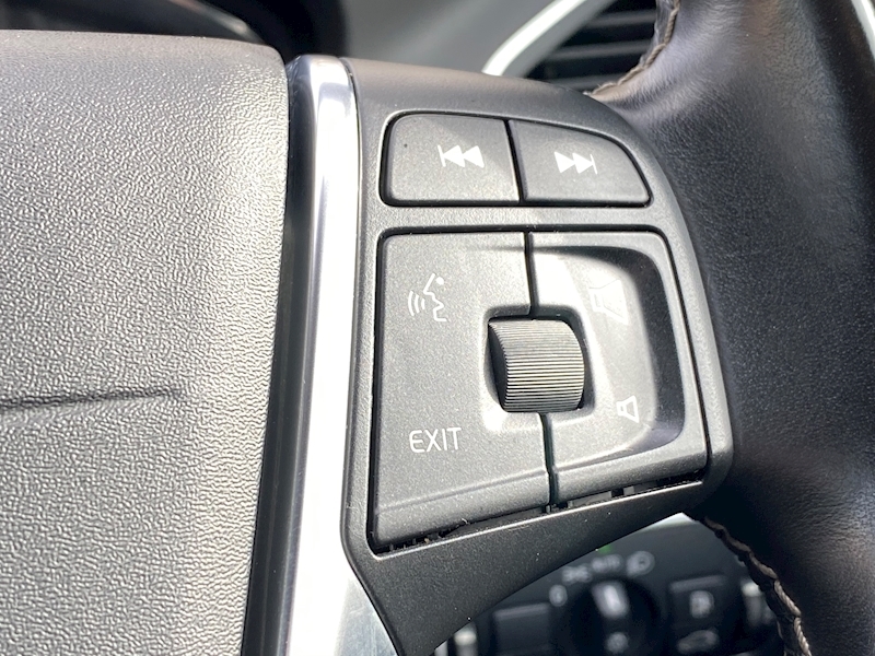 Volvo XC60 R-Design Nav 4WD 2.4 5dr SUV Geartronic Diesel