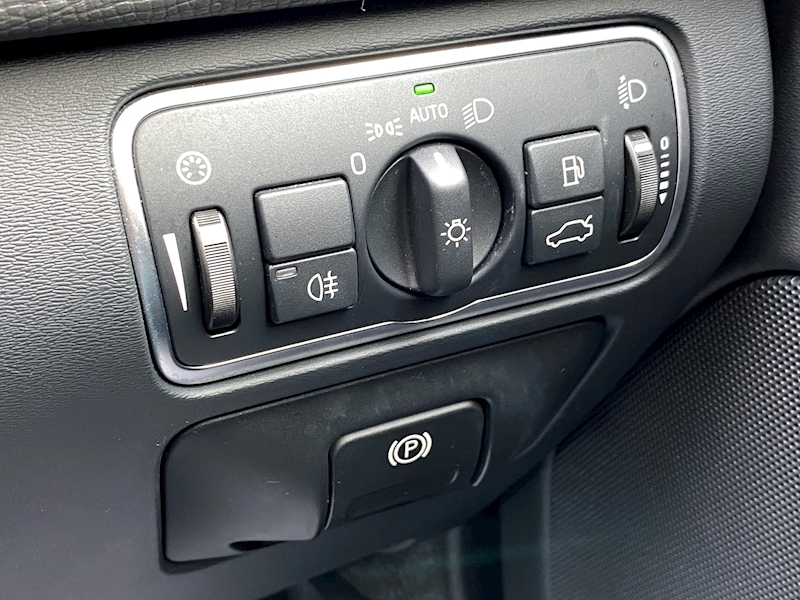 Volvo XC60 R-Design Nav 4WD 2.4 5dr SUV Geartronic Diesel