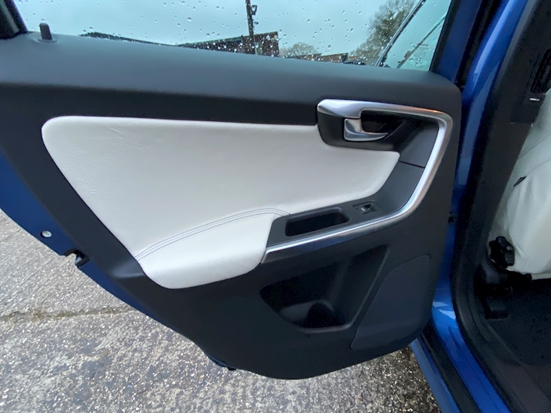 Volvo XC60 R-Design Nav 4WD 2.4 5dr SUV Geartronic Diesel