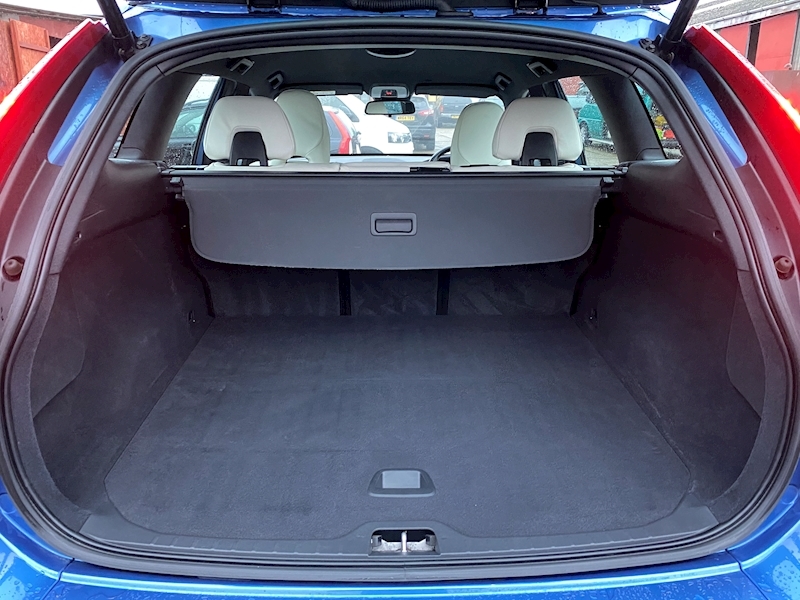 Volvo XC60 R-Design Nav 4WD 2.4 5dr SUV Geartronic Diesel