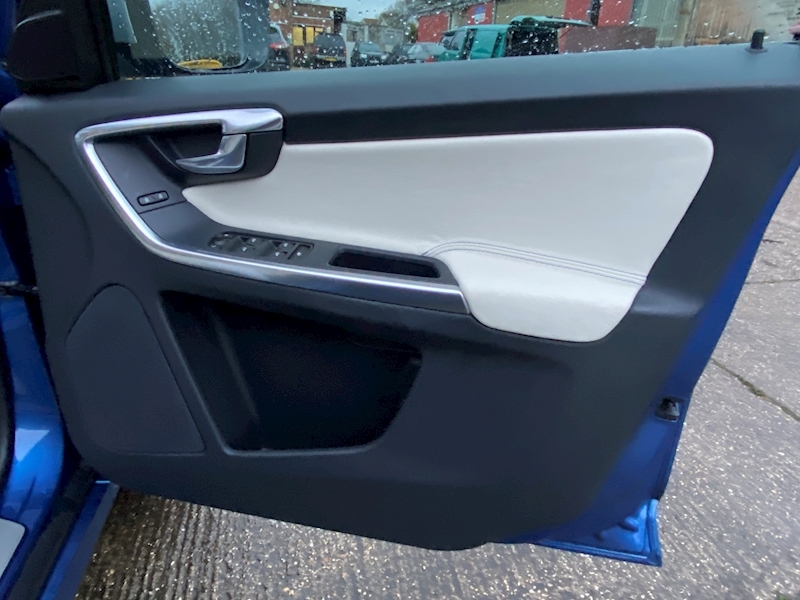 Volvo XC60 R-Design Nav 4WD 2.4 5dr SUV Geartronic Diesel