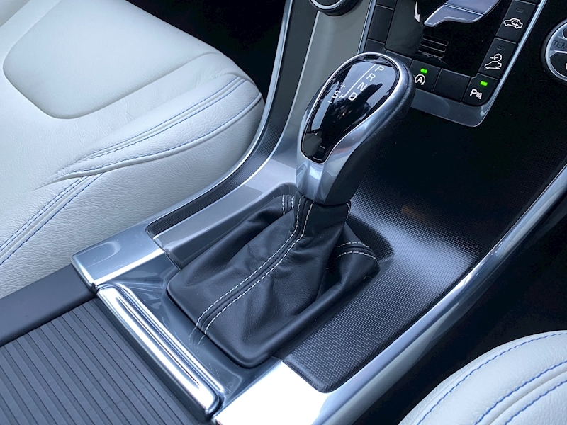 Volvo XC60 R-Design Nav 4WD 2.4 5dr SUV Geartronic Diesel