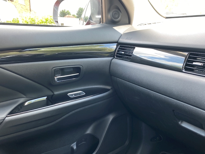 Mitsubishi 2.2 DI-D 4 SUV 5dr Diesel Auto 4WD Euro 6 (147 ps)