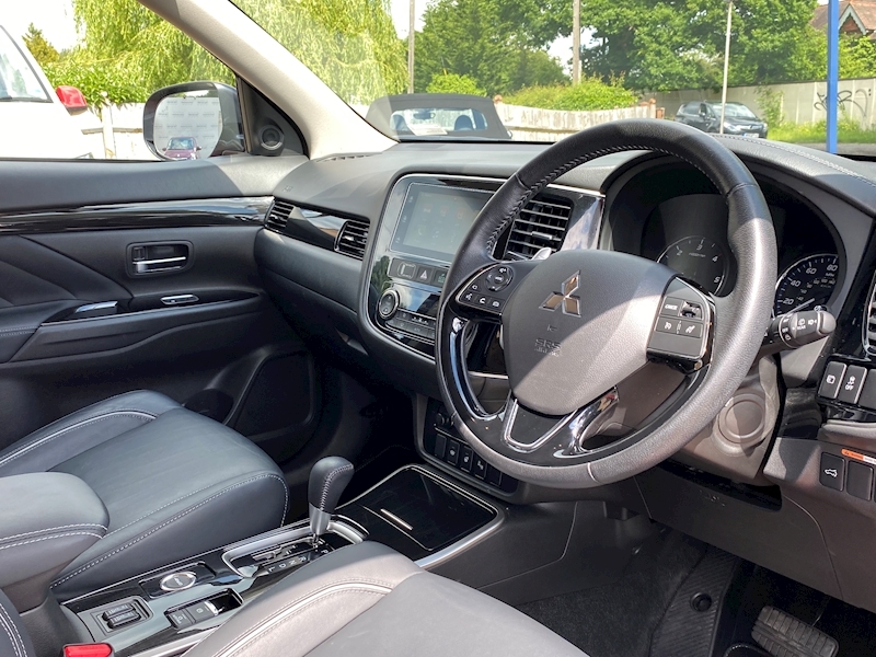 Mitsubishi 2.2 DI-D 4 SUV 5dr Diesel Auto 4WD Euro 6 (147 ps)