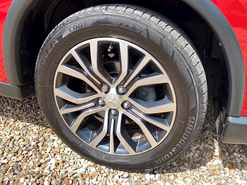 Mitsubishi 2.2 DI-D 4 SUV 5dr Diesel Auto 4WD Euro 6 (147 ps)