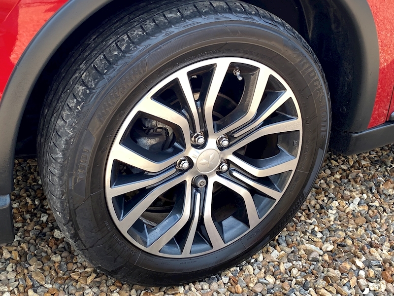 Mitsubishi 2.2 DI-D 4 SUV 5dr Diesel Auto 4WD Euro 6 (147 ps)