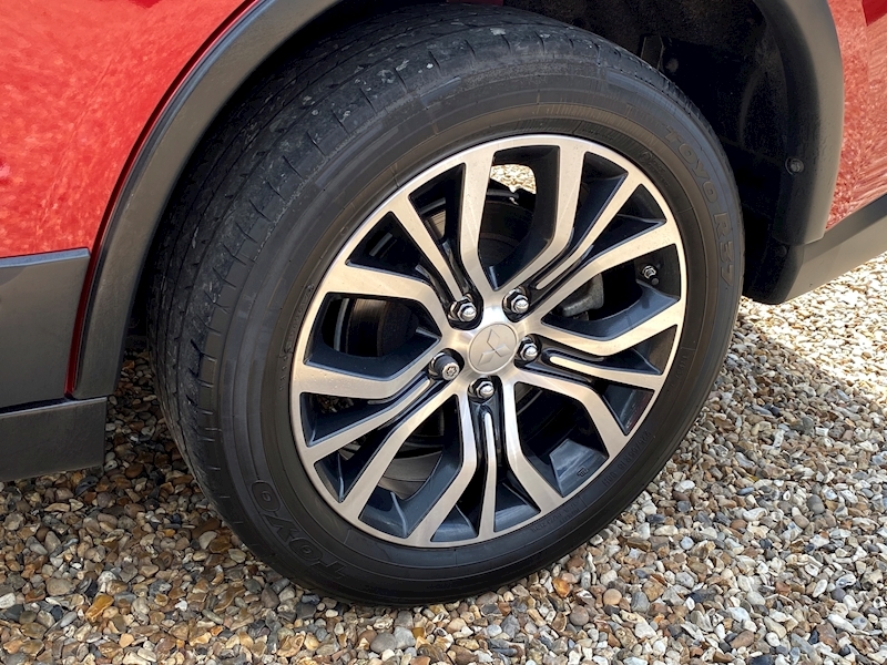 Mitsubishi 2.2 DI-D 4 SUV 5dr Diesel Auto 4WD Euro 6 (147 ps)