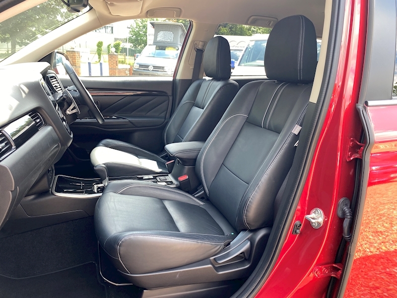 Mitsubishi 2.2 DI-D 4 SUV 5dr Diesel Auto 4WD Euro 6 (147 ps)